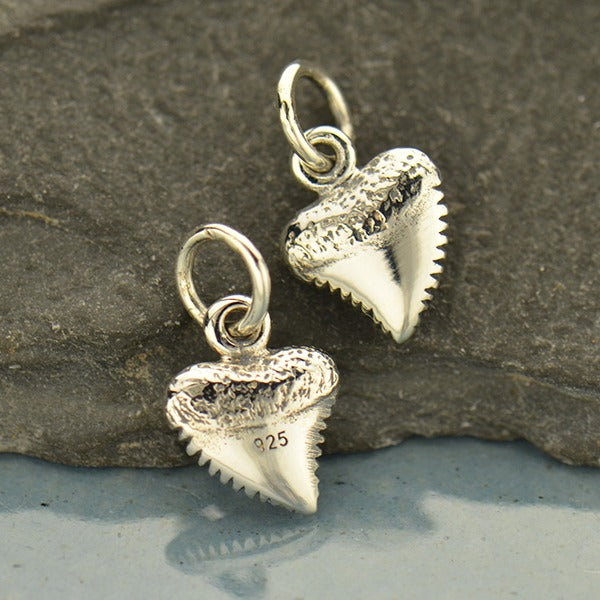Small Shark Tooth - Poppies Beads n' More